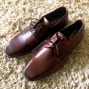 8.5 Aldo dress shoe